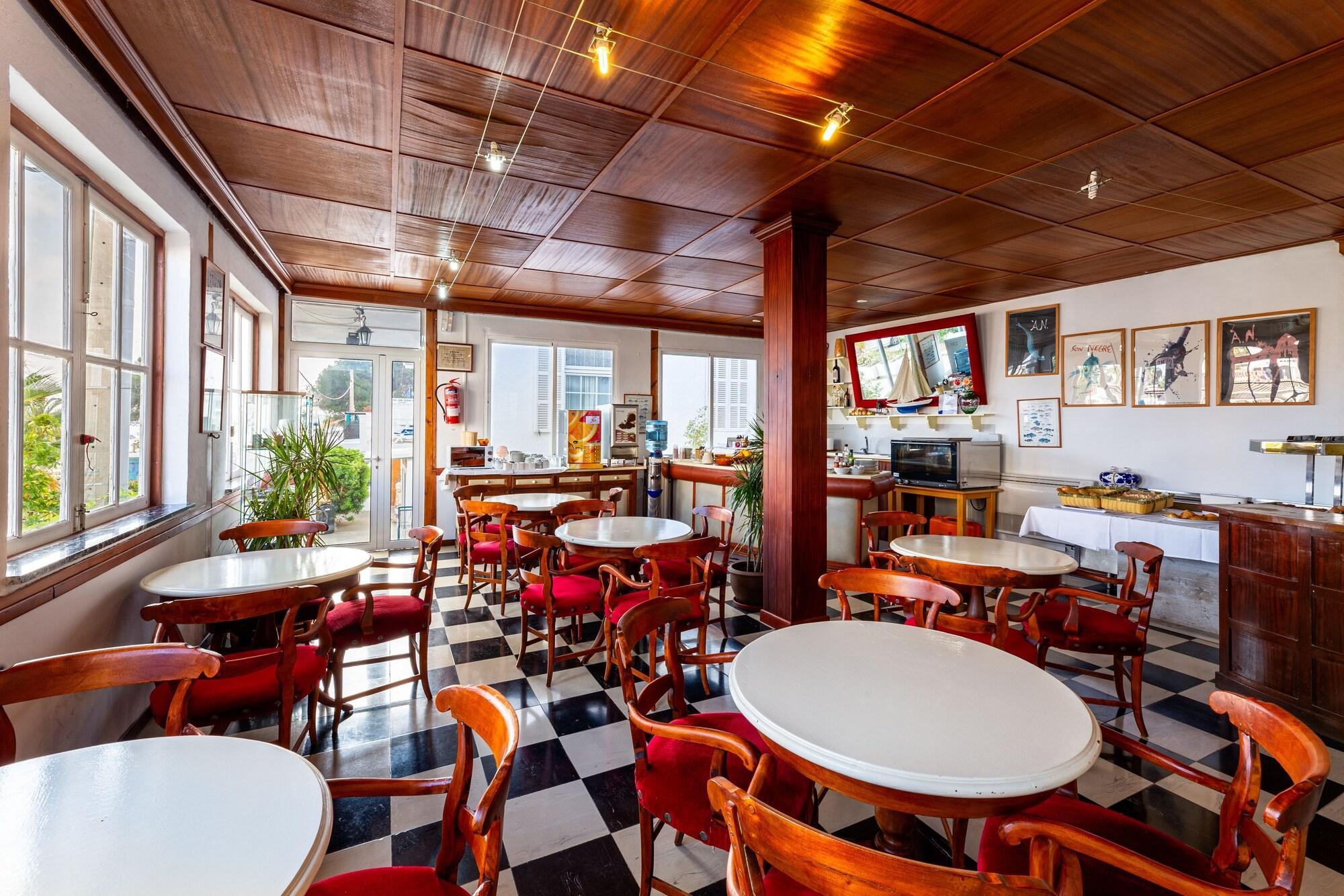 Hostal Residencia San Francisco Пуэрто-Колом Экстерьер фото